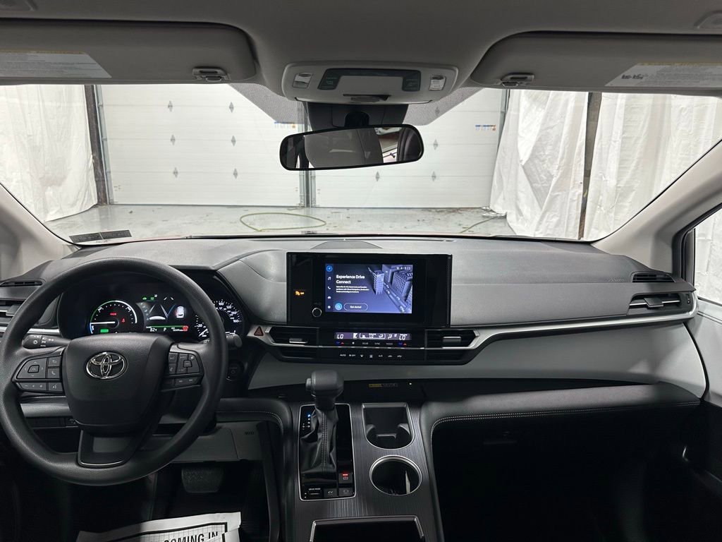 Used 2025 Toyota Sienna LE image 42