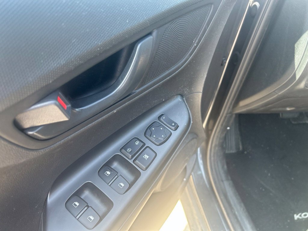 Used 2022 Hyundai Kona SEL FWD image 6