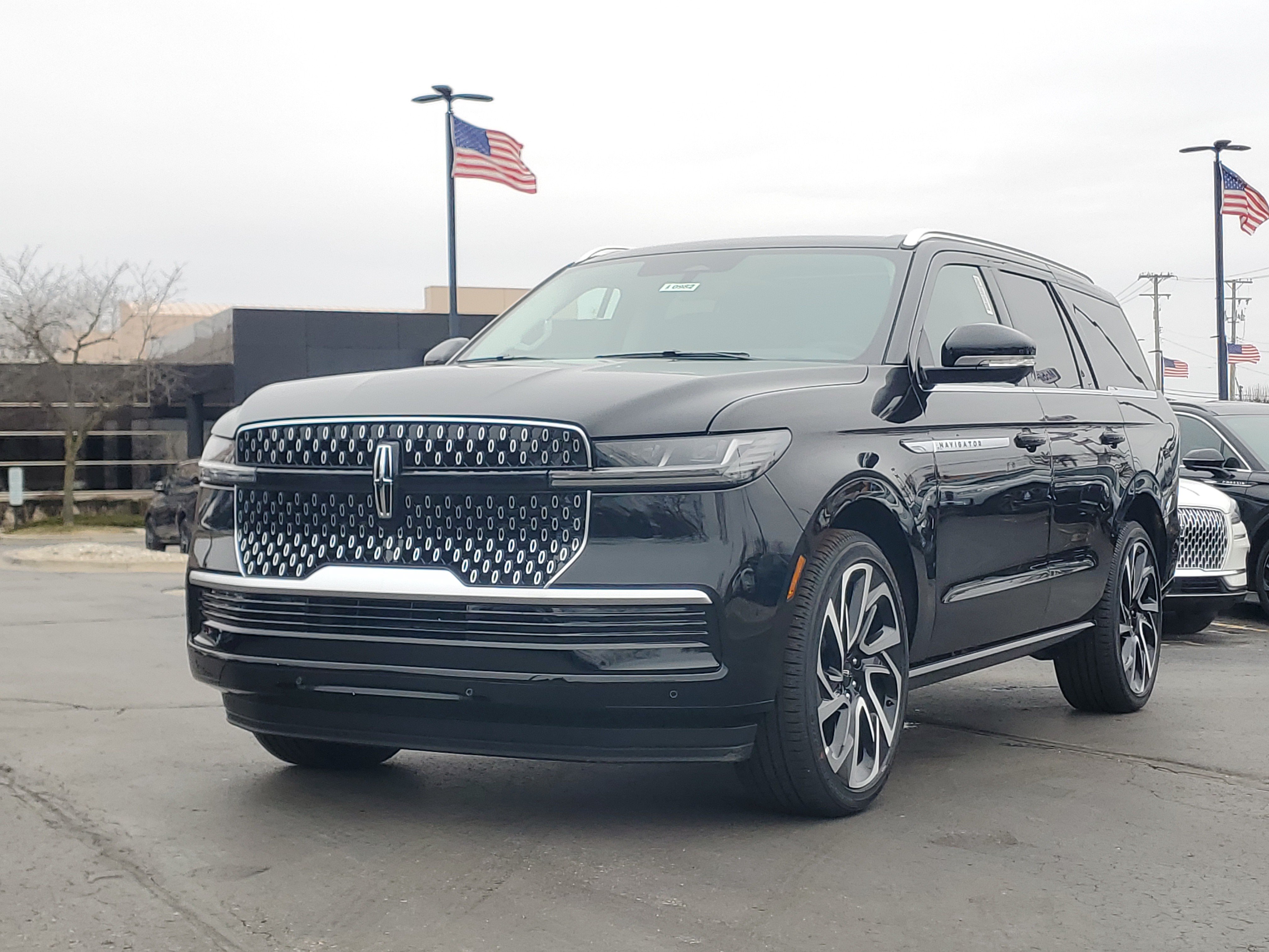 New 2026 Lincoln Navigator Reserve AWD/4WD image 2