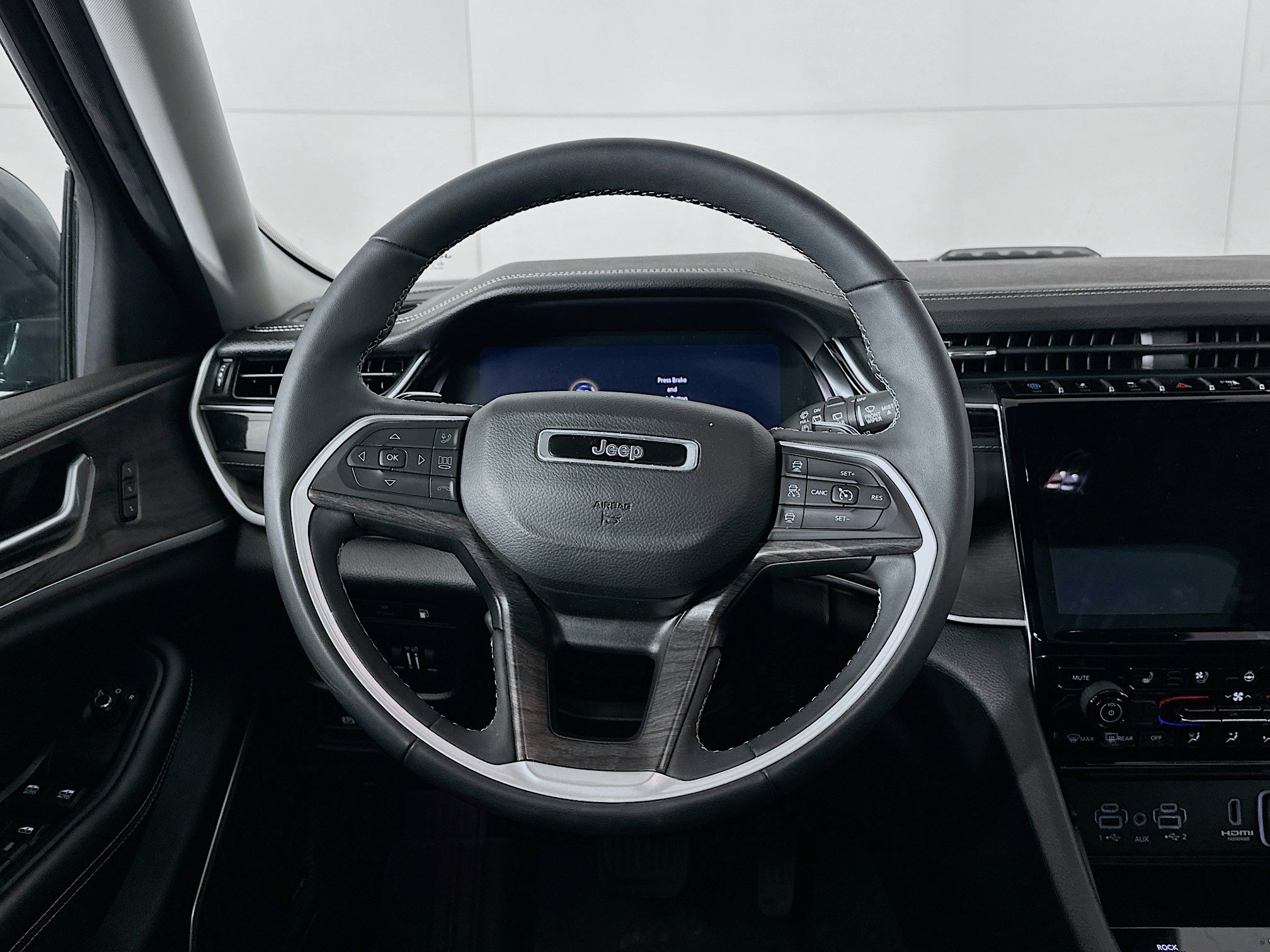 Used 2023 Jeep Grand Cherokee 30th Anniversary image 18