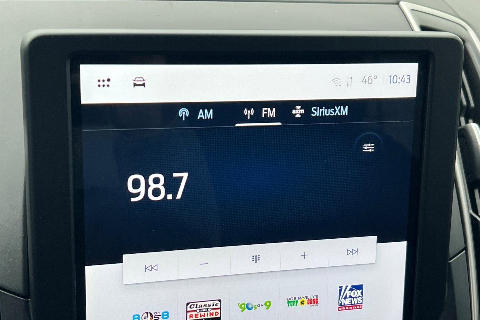 Used 2023 Ford Edge SEL image 16