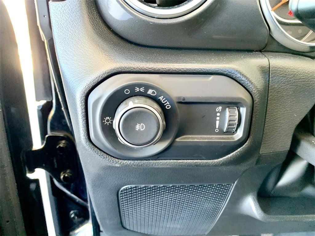 Used 2023 Jeep Wrangler Altitude image 25