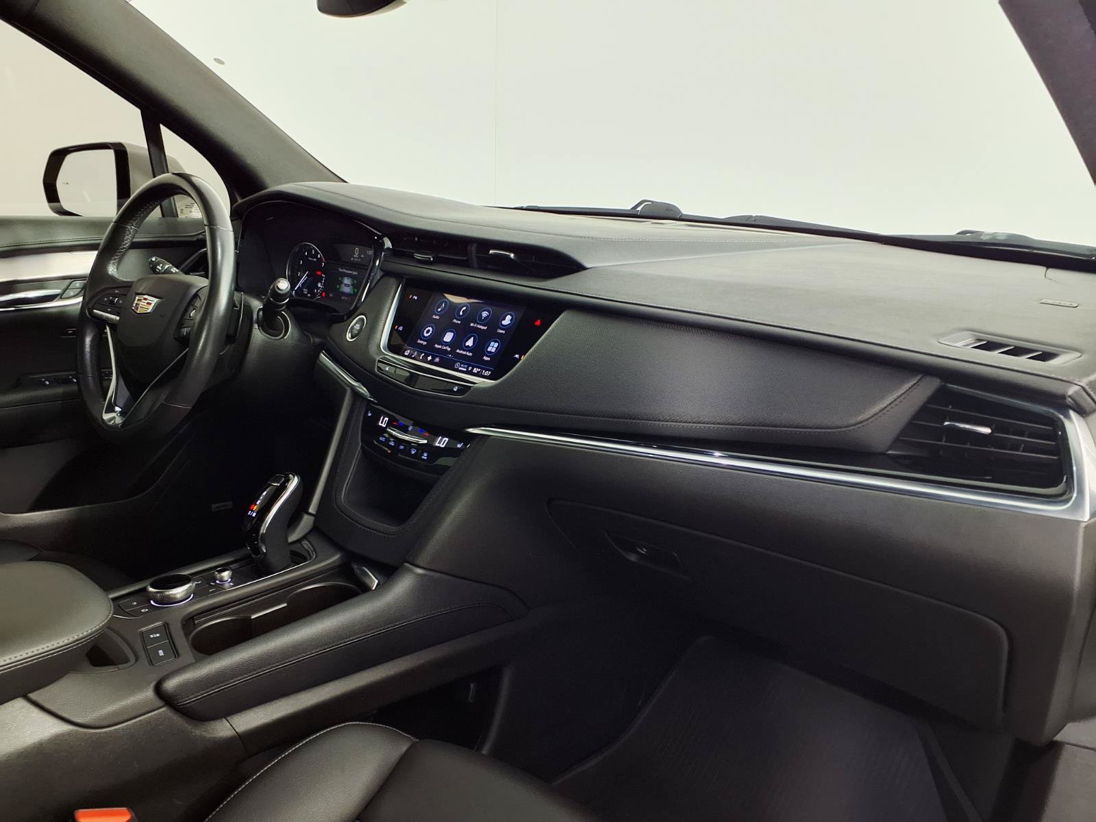 Certified 2024 Cadillac XT6 Luxury FWD image 9