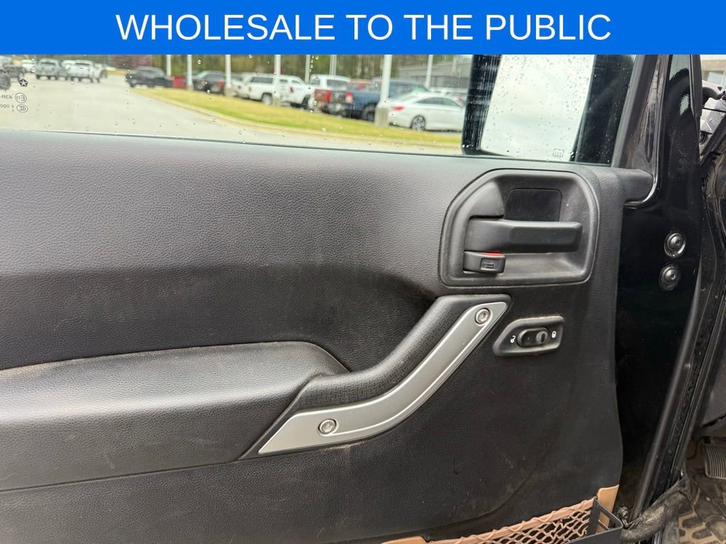 Used 2016 Jeep Wrangler Unlimited Sahara w/ Connectivity Group image 10