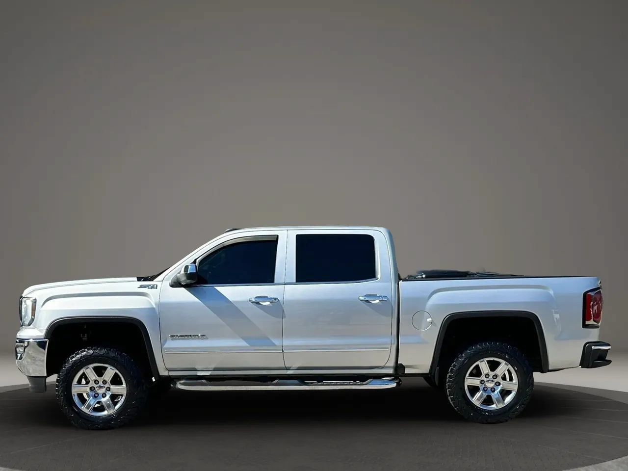 Used 2016 GMC Sierra 1500 SLT w/ Suspension Package, Off-Road AWD/4WD image 7
