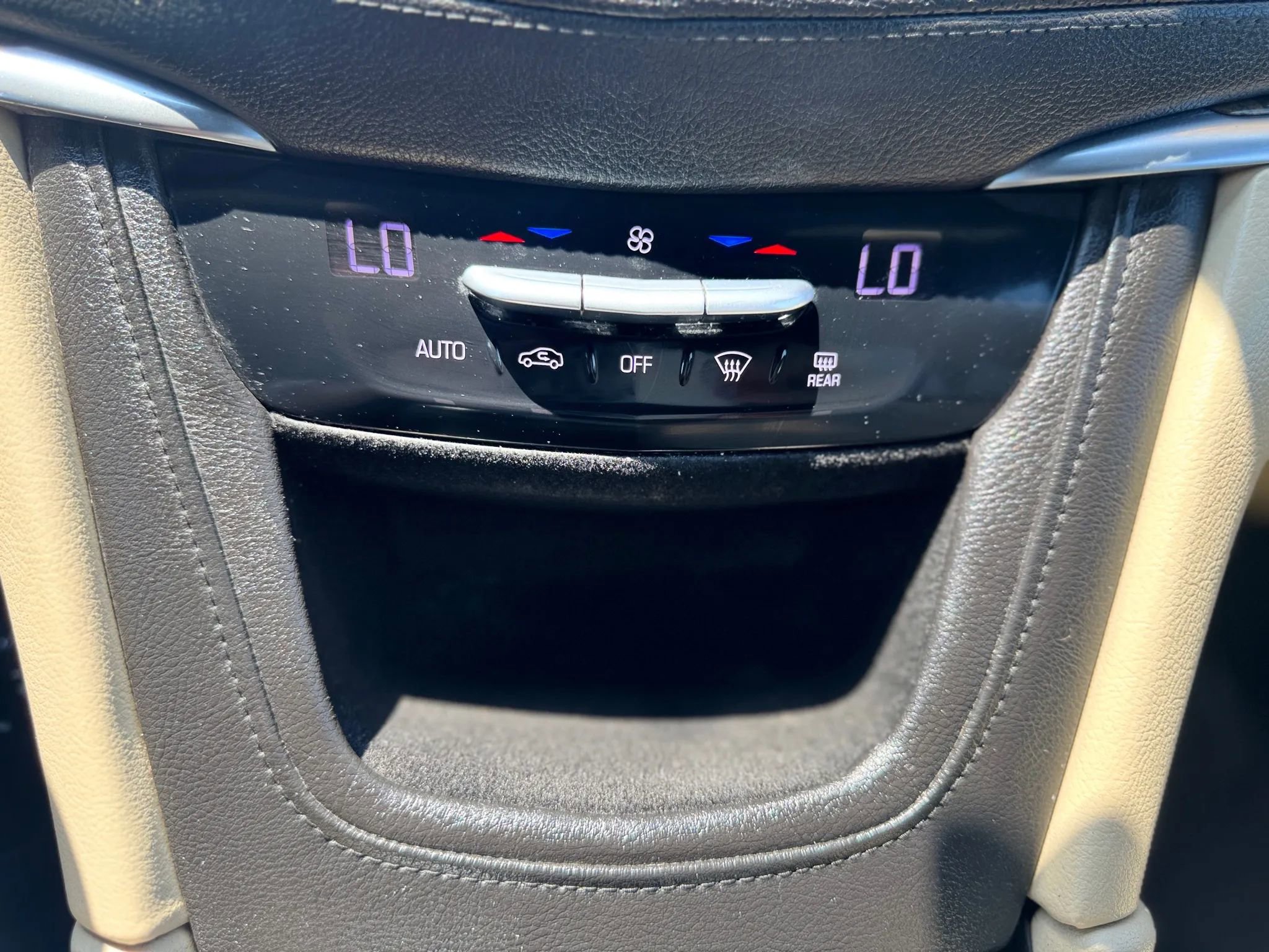 Used 2017 Cadillac XT5 Sport Utility 4D FWD image 28