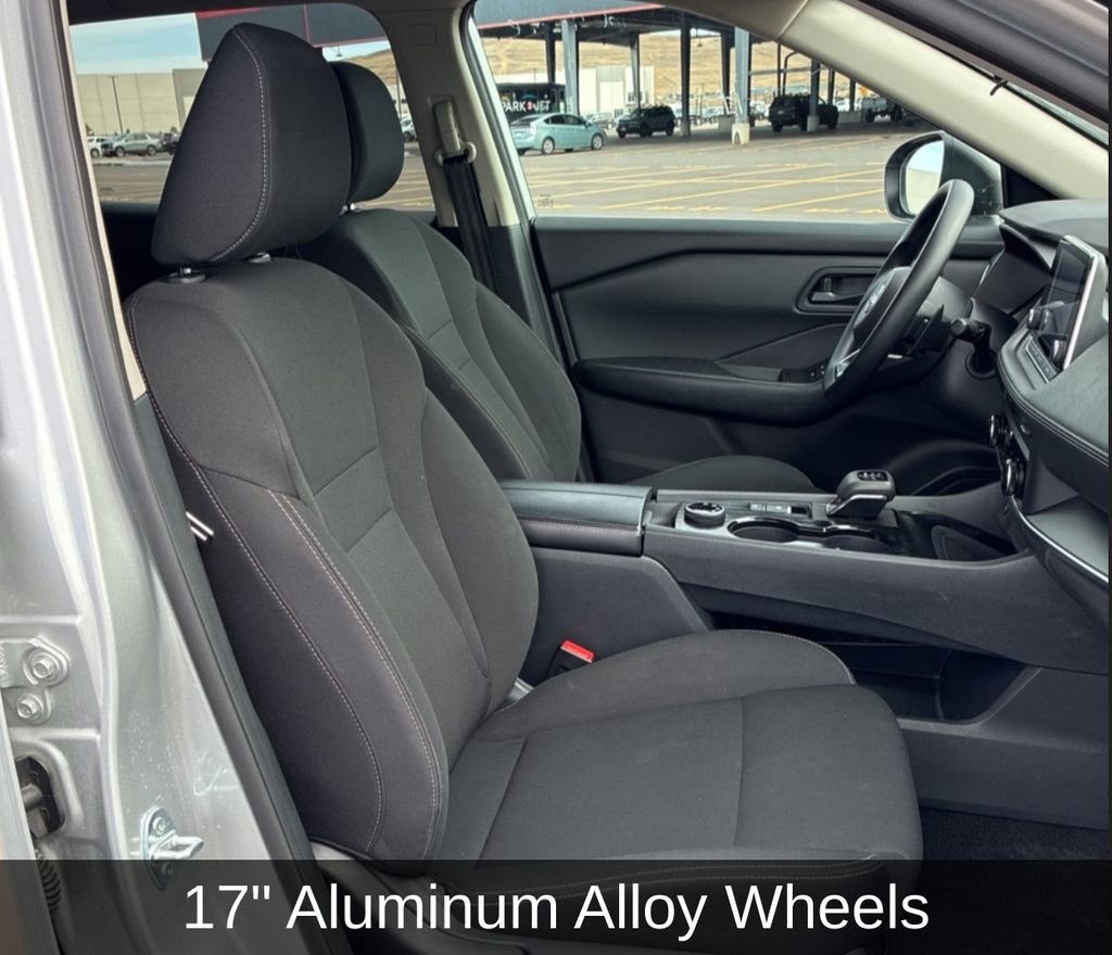 Used 2024 Nissan Rogue S image 12