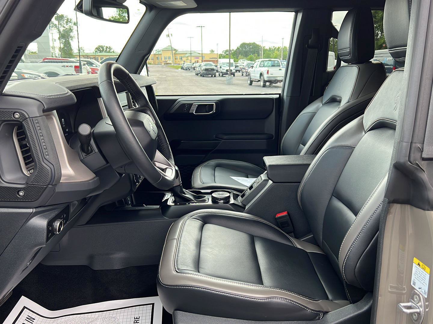 Used 2025 Ford Bronco Outer Banks AWD/4WD image 4