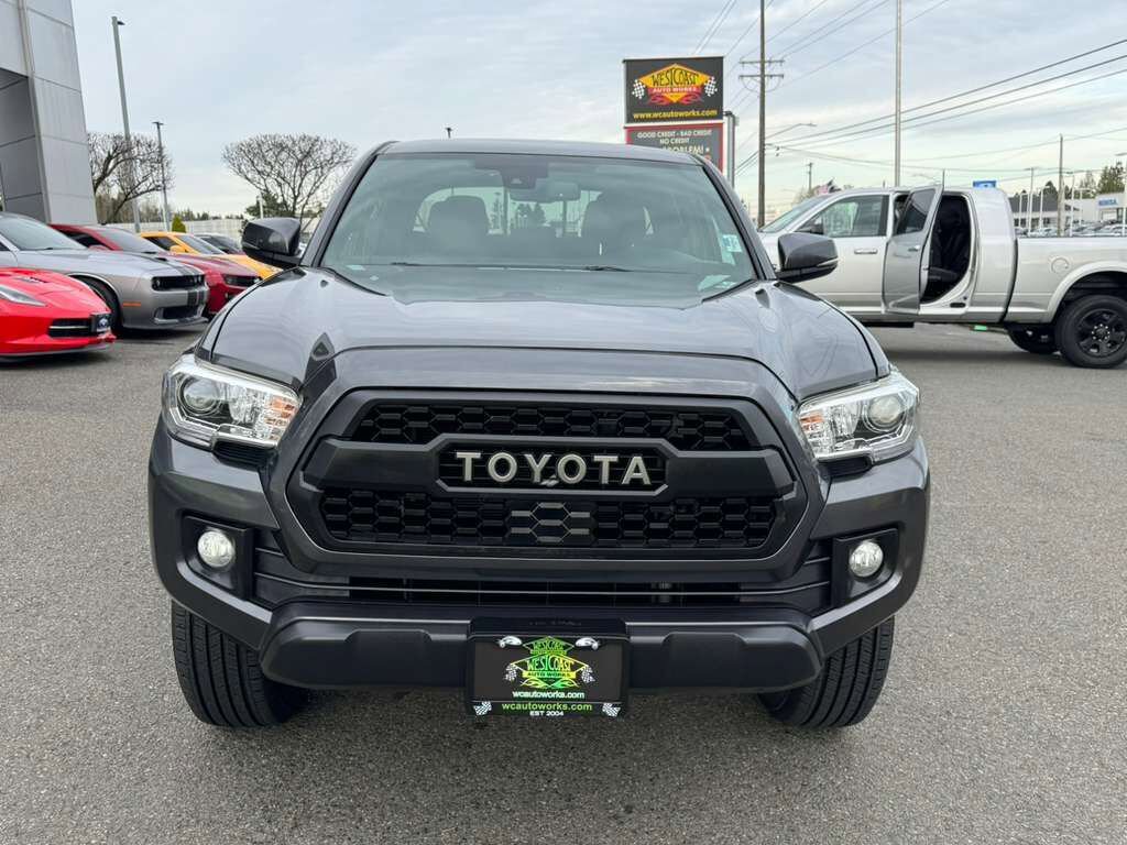 Used 2018 Toyota Tacoma TRD Off-Road w/ Technology Package image 4