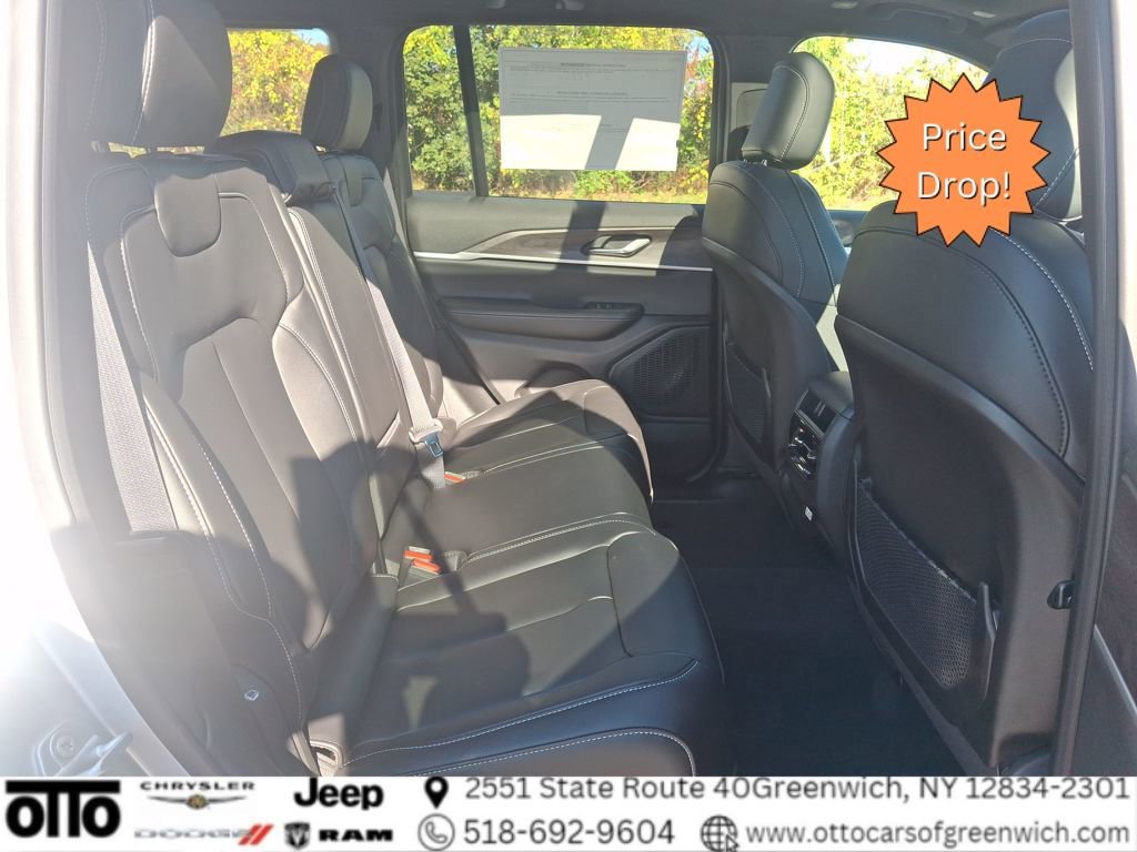 New 2025 Jeep Grand Cherokee Limited w/ Black Appearance Package image 13