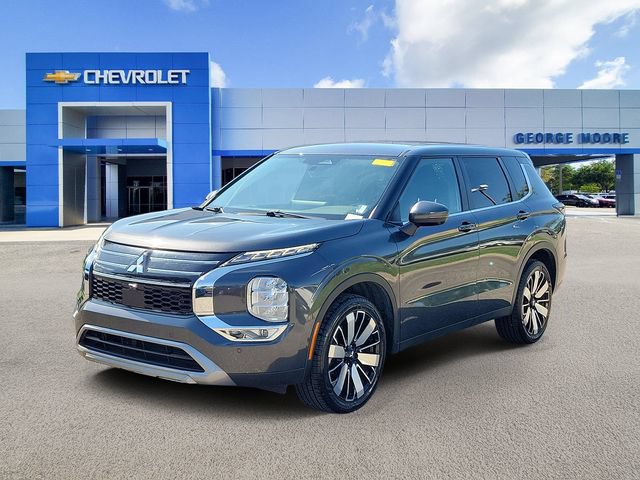 Used 2025 Mitsubishi Outlander SE FWD image 2