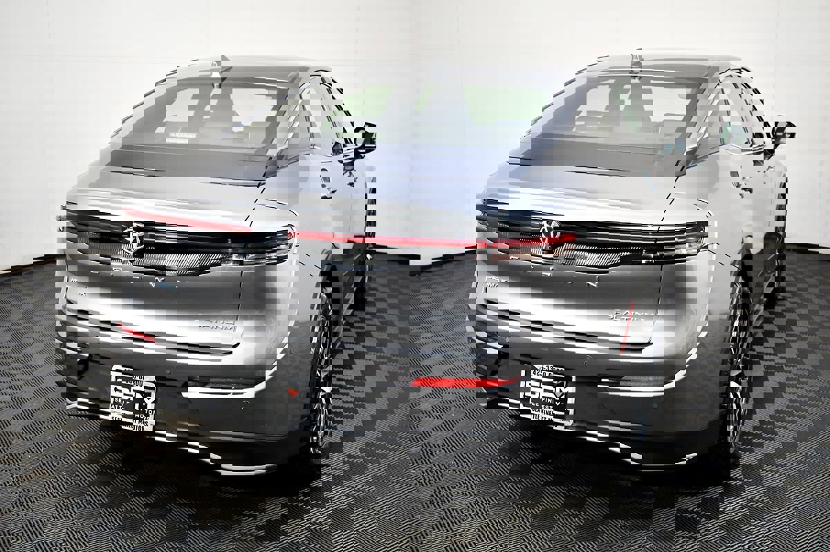 Used 2023 Toyota Crown Platinum image 8