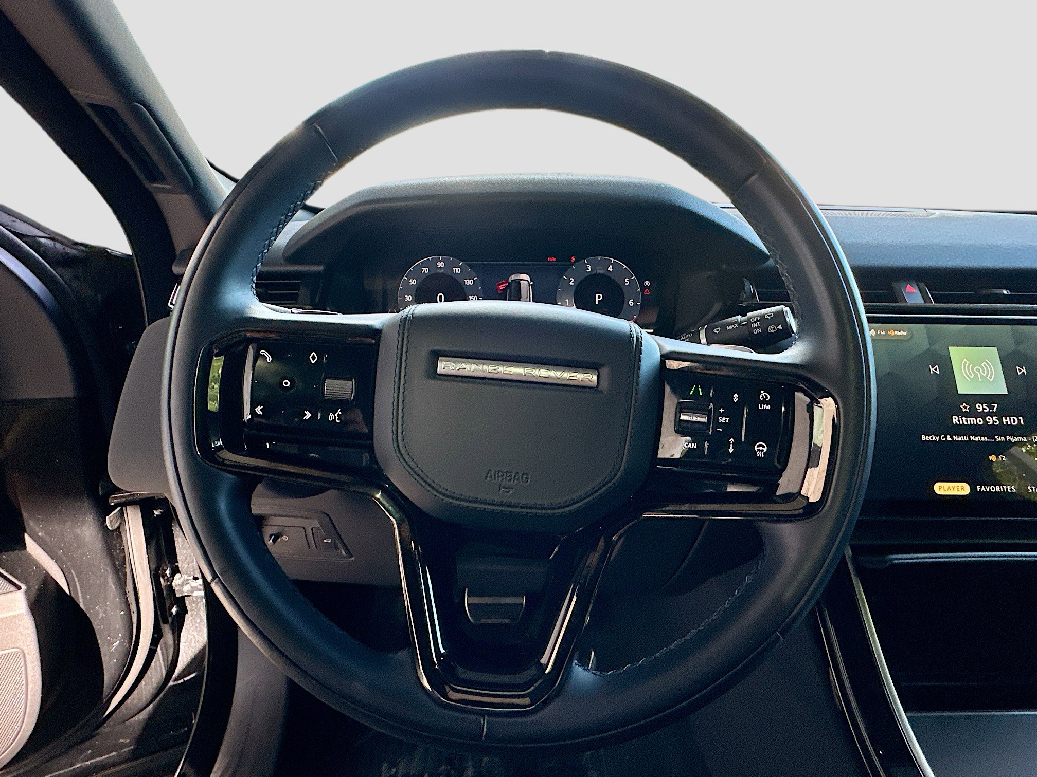 Used 2024 Land Rover Range Rover Velar Dynamic SE image 11