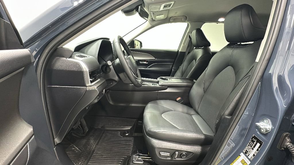 Used 2024 Toyota Grand Highlander XLE image 9