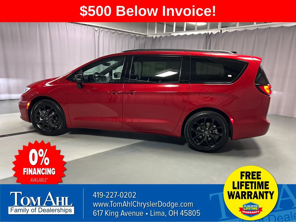 New 2026 Chrysler Pacifica Select image 4