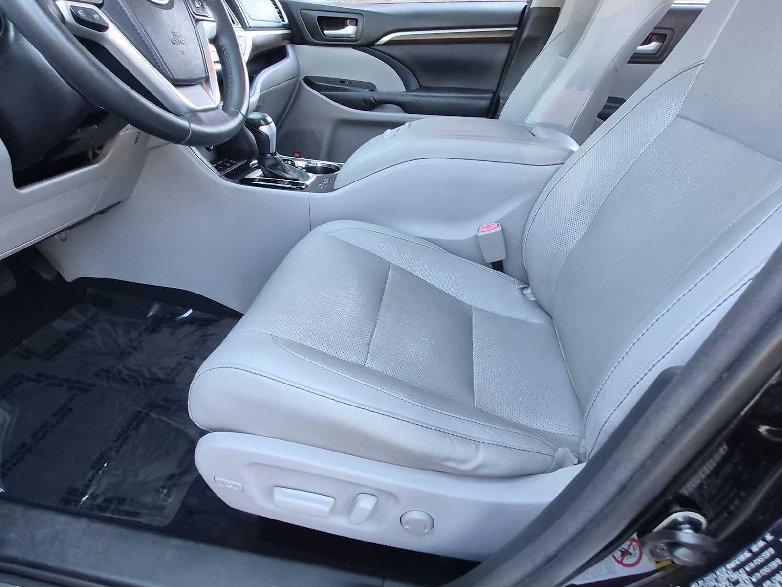 Used 2015 Toyota Highlander Limited AWD/4WD image 16