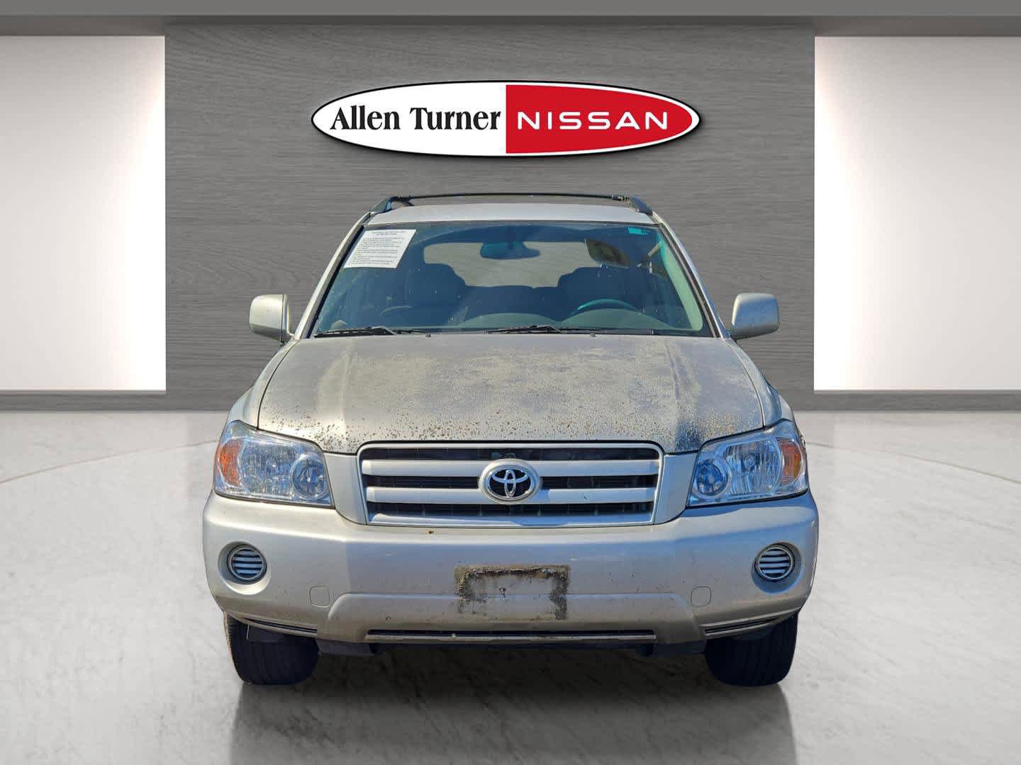 Used 2005 Toyota Highlander 2WD V6 w/ 3rd Row image 4