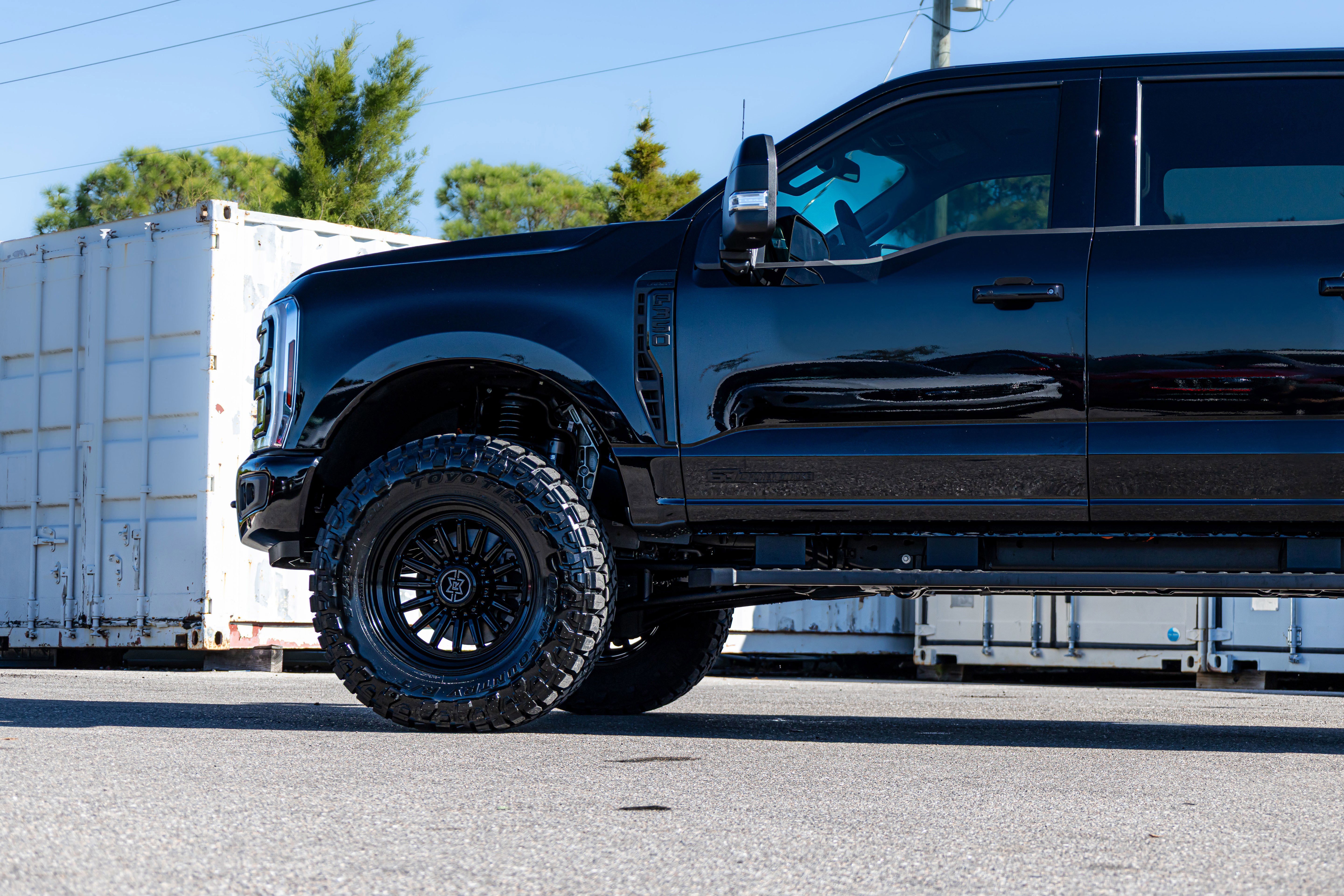 New 2025 Ford F350 Lariat w/ Lariat Ultimate Package image 40