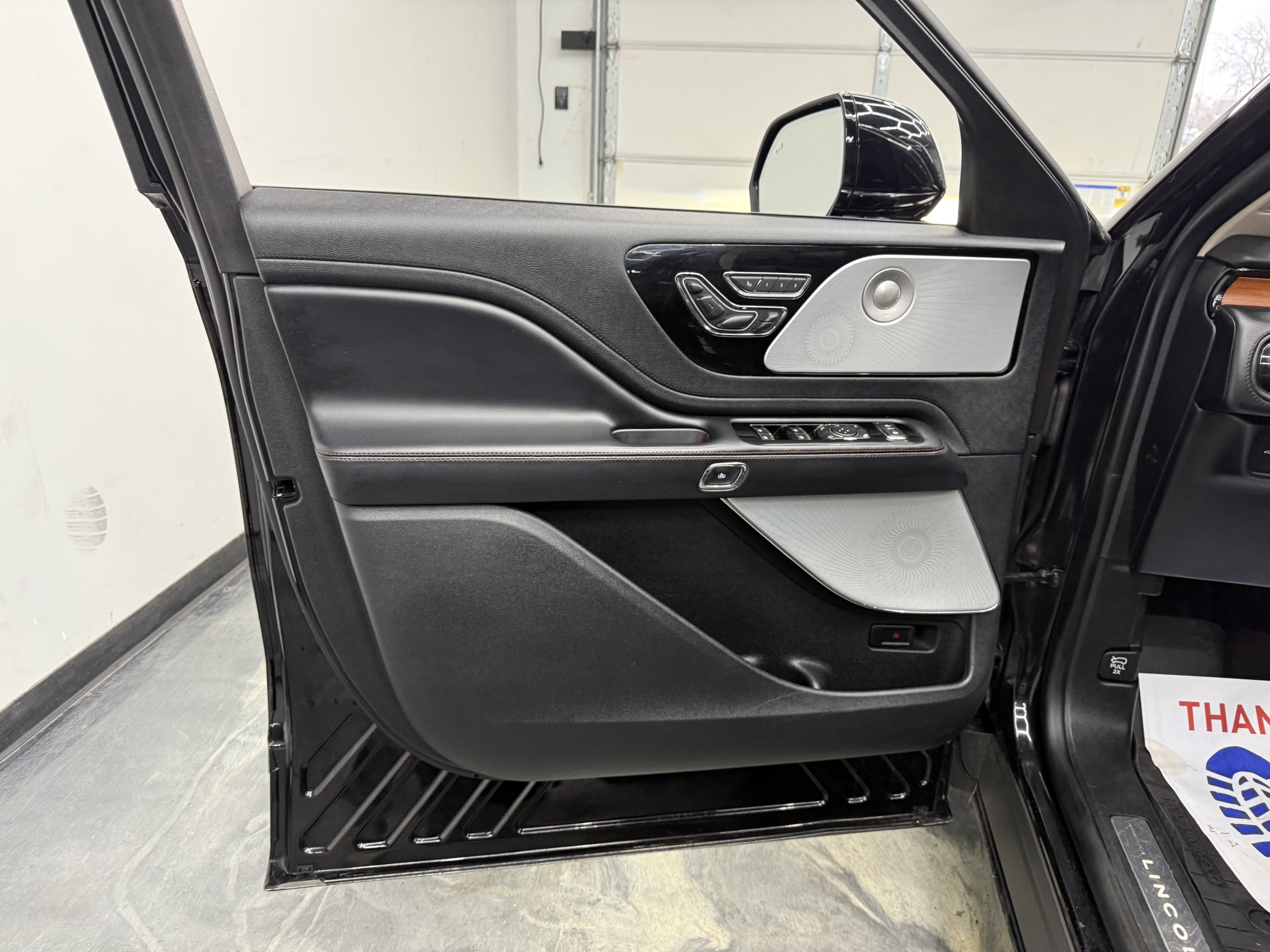 Used 2020 Lincoln Aviator Reserve w/ Equipment Group 201A image 8