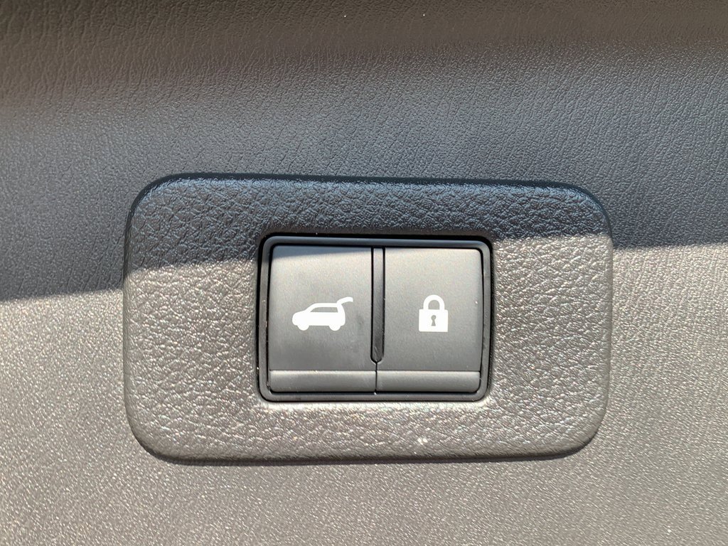 Used 2024 Nissan Armada SL w/ Captain's Chairs Package image 8