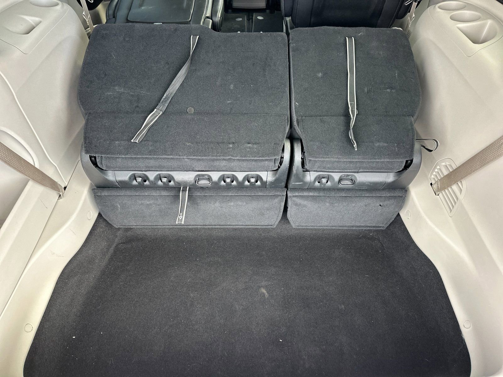 Used 2024 Chrysler Pacifica Touring-L image 16