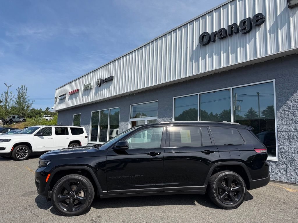 Used 2025 Jeep Grand Cherokee L Limited w/ Black Appearance Package AWD/4WD image 2