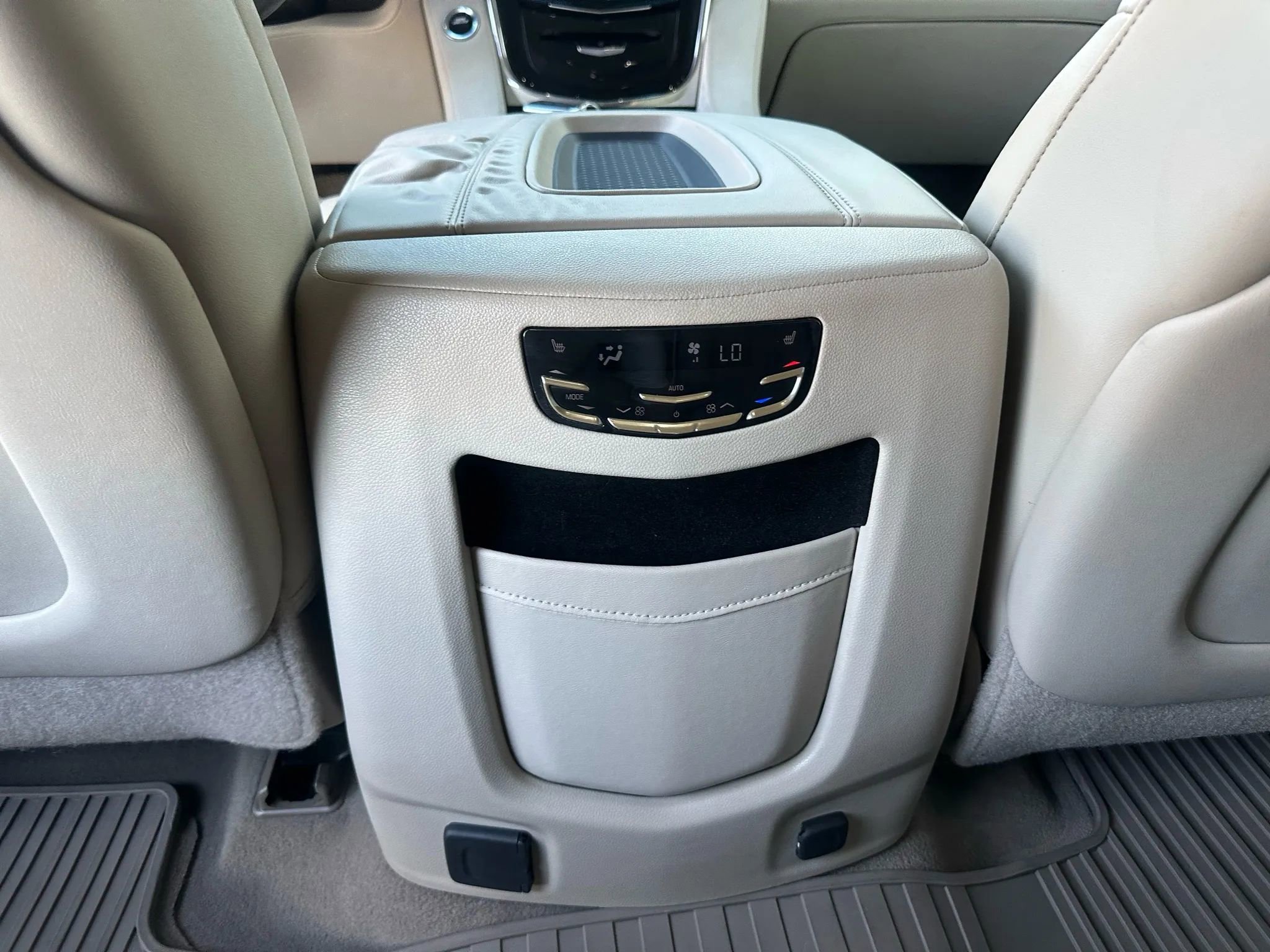 Used 2015 Cadillac Escalade Luxury image 20