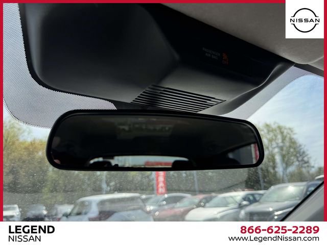 Used 2025 Nissan Kicks SR AWD/4WD image 32
