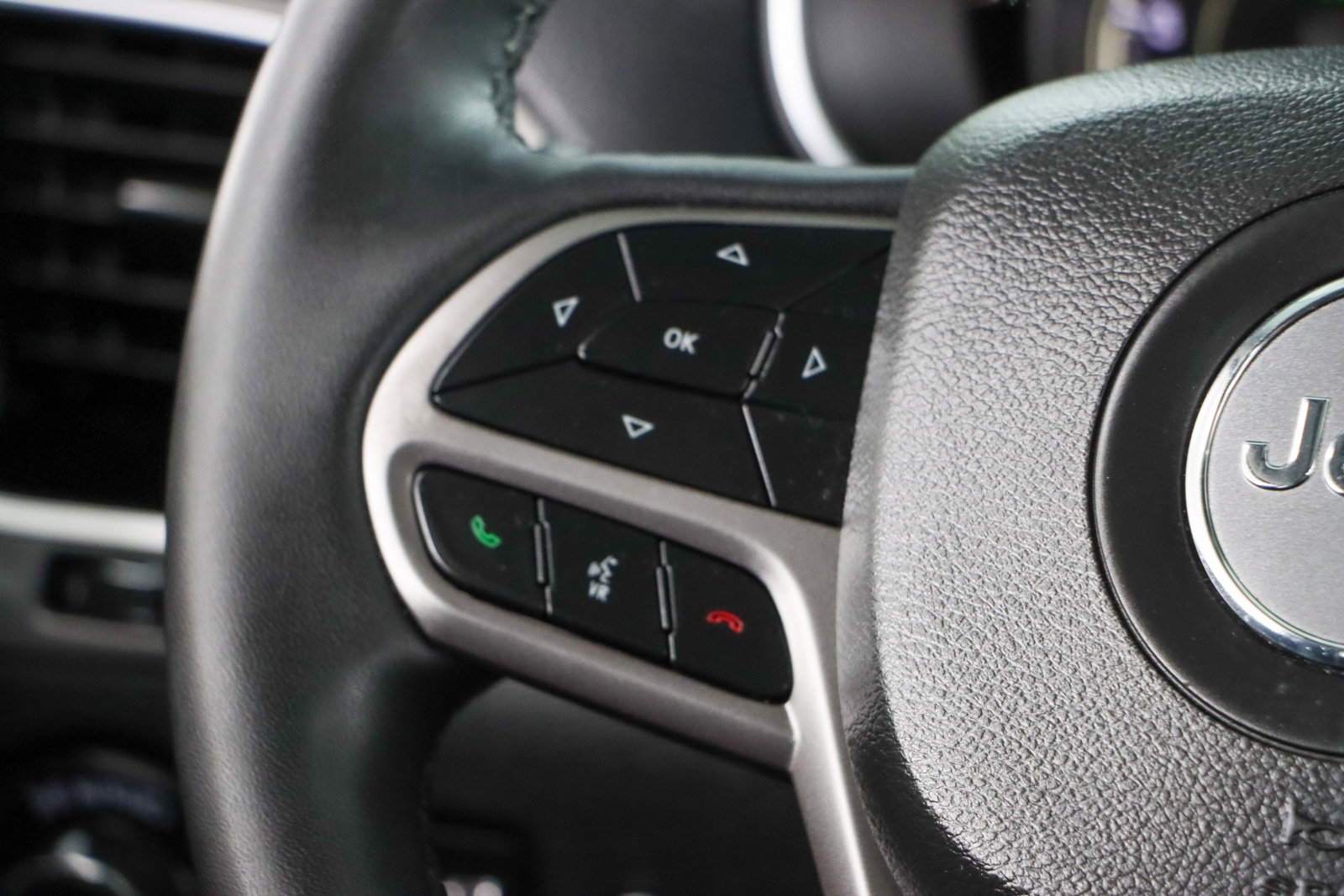 Used 2022 Jeep Cherokee Limited w/ Sun & Sound Group image 13