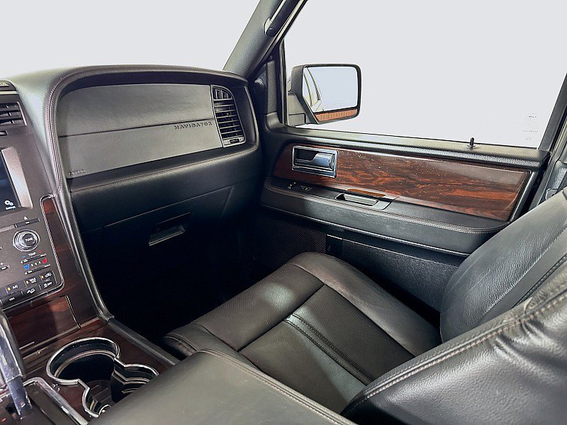 Used 2016 Lincoln Navigator Reserve AWD/4WD image 25