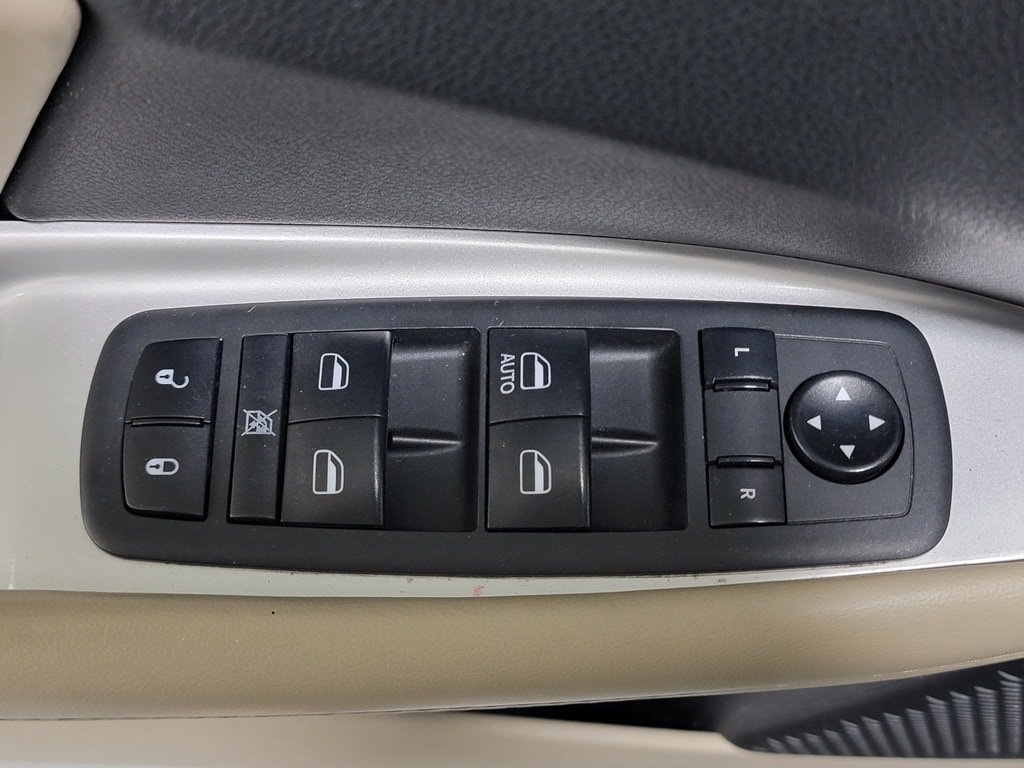 Used 2019 Dodge Journey SE FWD image 23