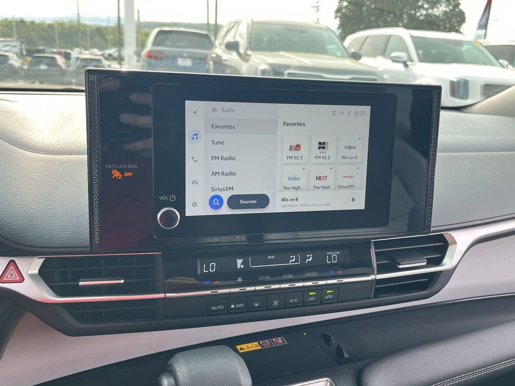 Used 2025 Toyota Sienna LE FWD image 17