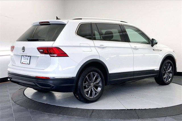 Certified 2023 Volkswagen Tiguan SE w/ Panoramic Sunroof Package image 13