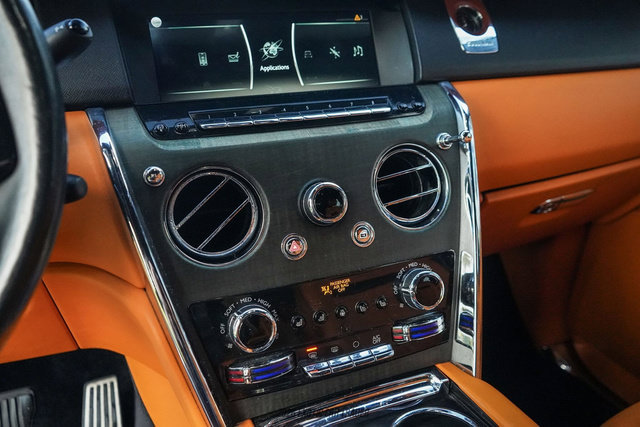 Used 2020 Rolls-Royce Cullinan AWD/4WD image 27