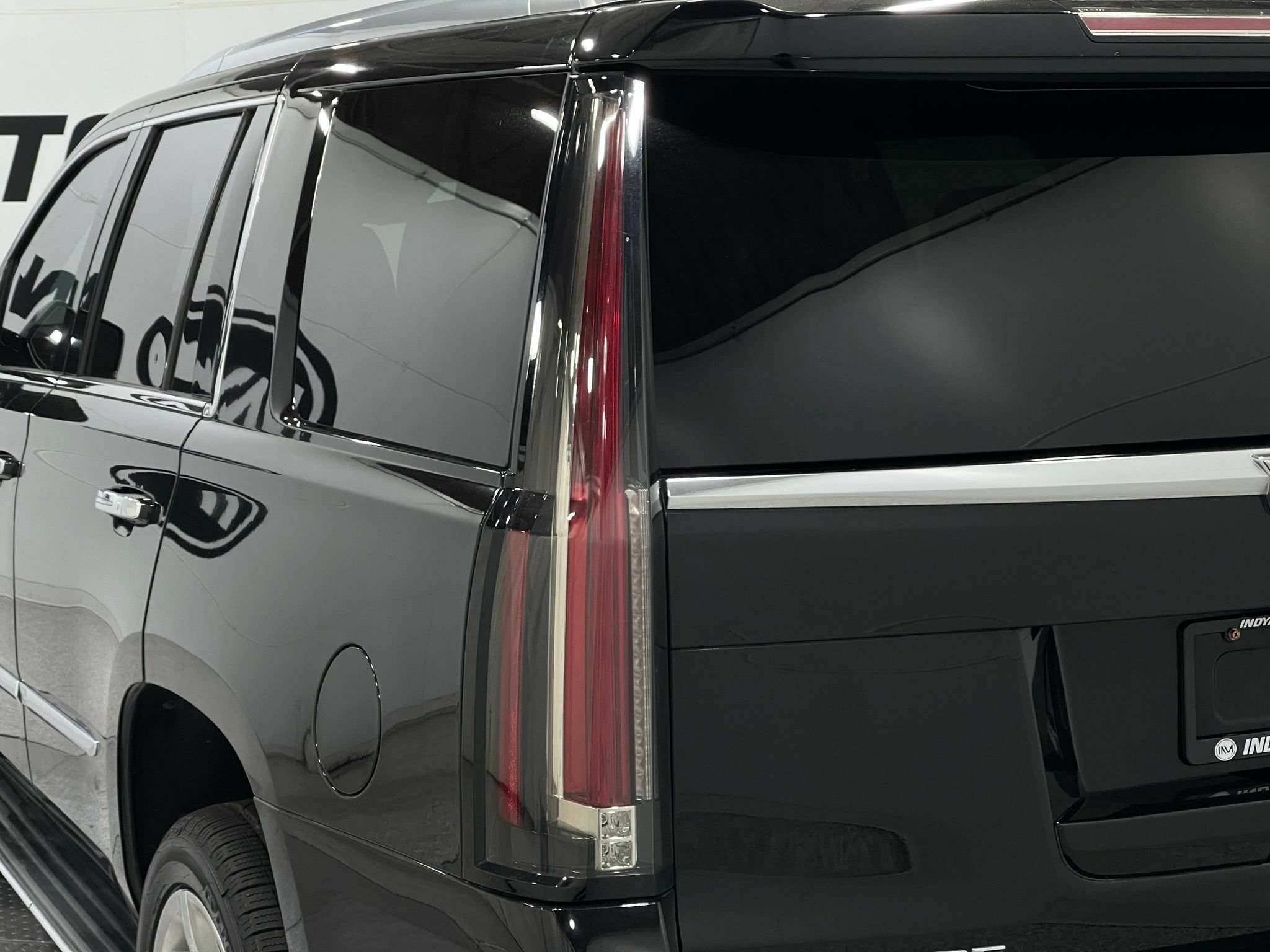 Used 2020 Cadillac Escalade Premium Luxury AWD/4WD image 35