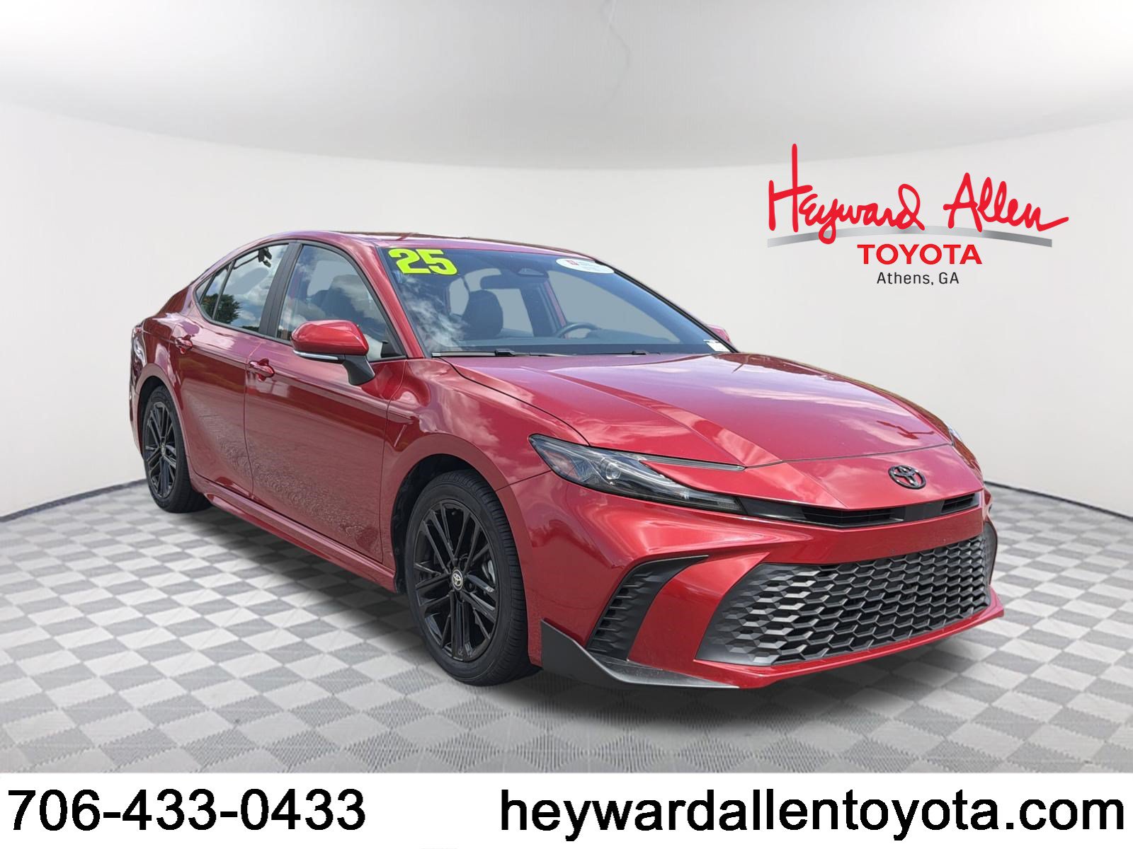 Certified 2025 Toyota Camry SE FWD image 1