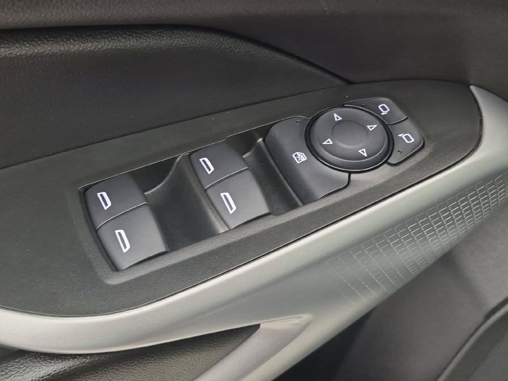 Used 2026 Chevrolet Trax RS w/ Sunroof Package FWD image 13