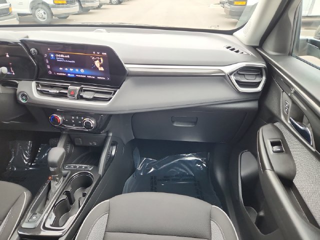 Used 2025 Chevrolet TrailBlazer LT AWD/4WD image 23