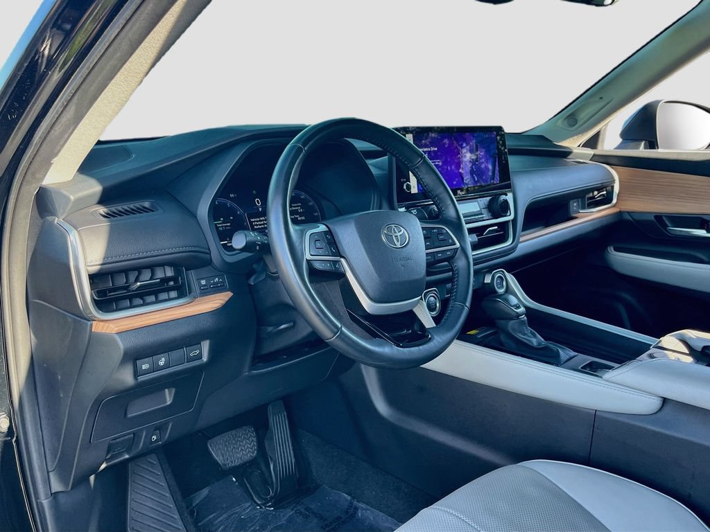 Used 2025 Toyota Grand Highlander FWD image 9