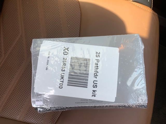 Used 2025 Nissan Pathfinder Platinum w/ Black Appearance Package image 33