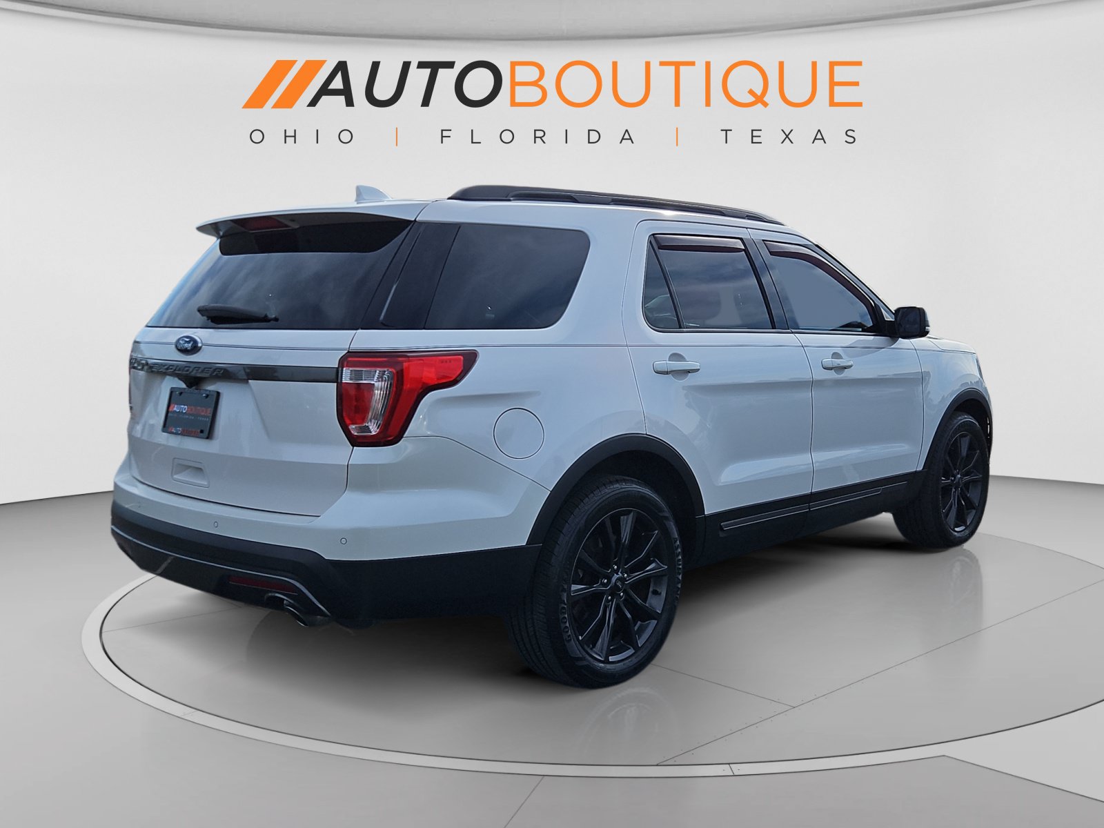 Used 2017 Ford Explorer XLT w/ Equipment Group 202A FWD image 5