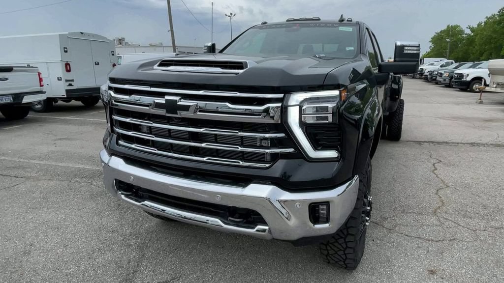 New 2026 Chevrolet Silverado 3500 LTZ w/ LTZ Plus Package AWD/4WD image 5