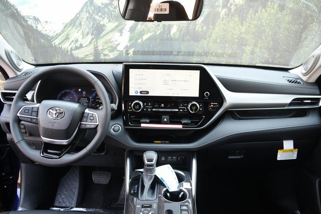 New 2026 Toyota Highlander Limited AWD/4WD image 9