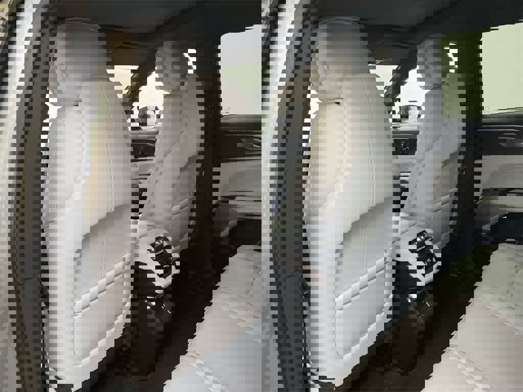 Certified 2025 Cadillac Lyriq Luxury image 16