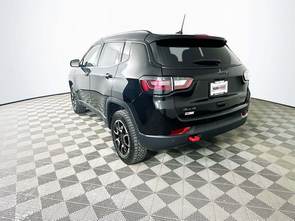 Certified 2025 Jeep Compass Trailhawk w/ Trailhawk Elite Group image 8