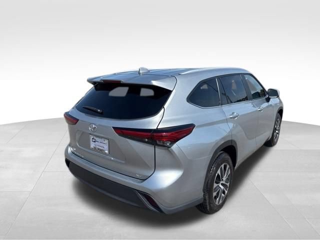 Used 2023 Toyota Highlander XLE FWD image 5