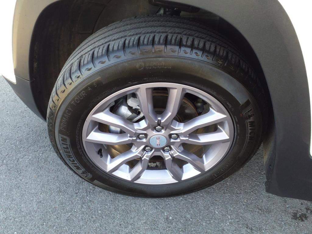 Used 2023 GMC Terrain SLT image 9