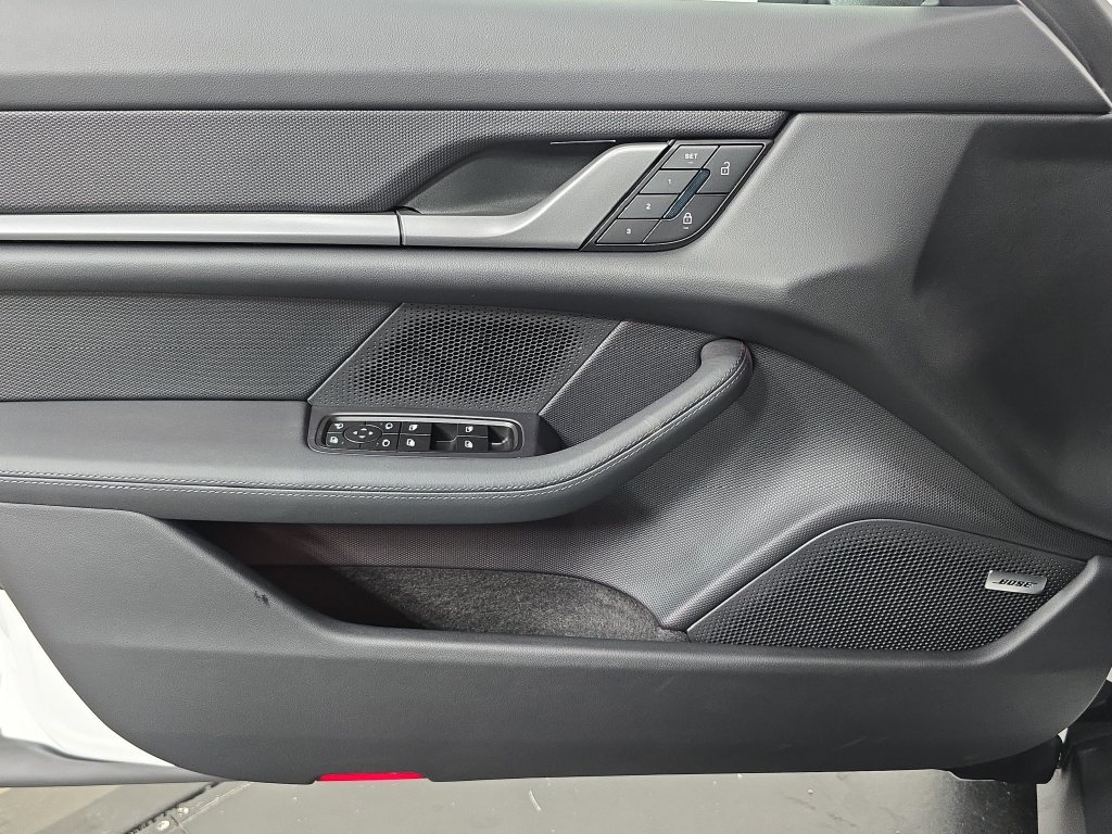 New 2026 Porsche Taycan AWD/4WD image 22