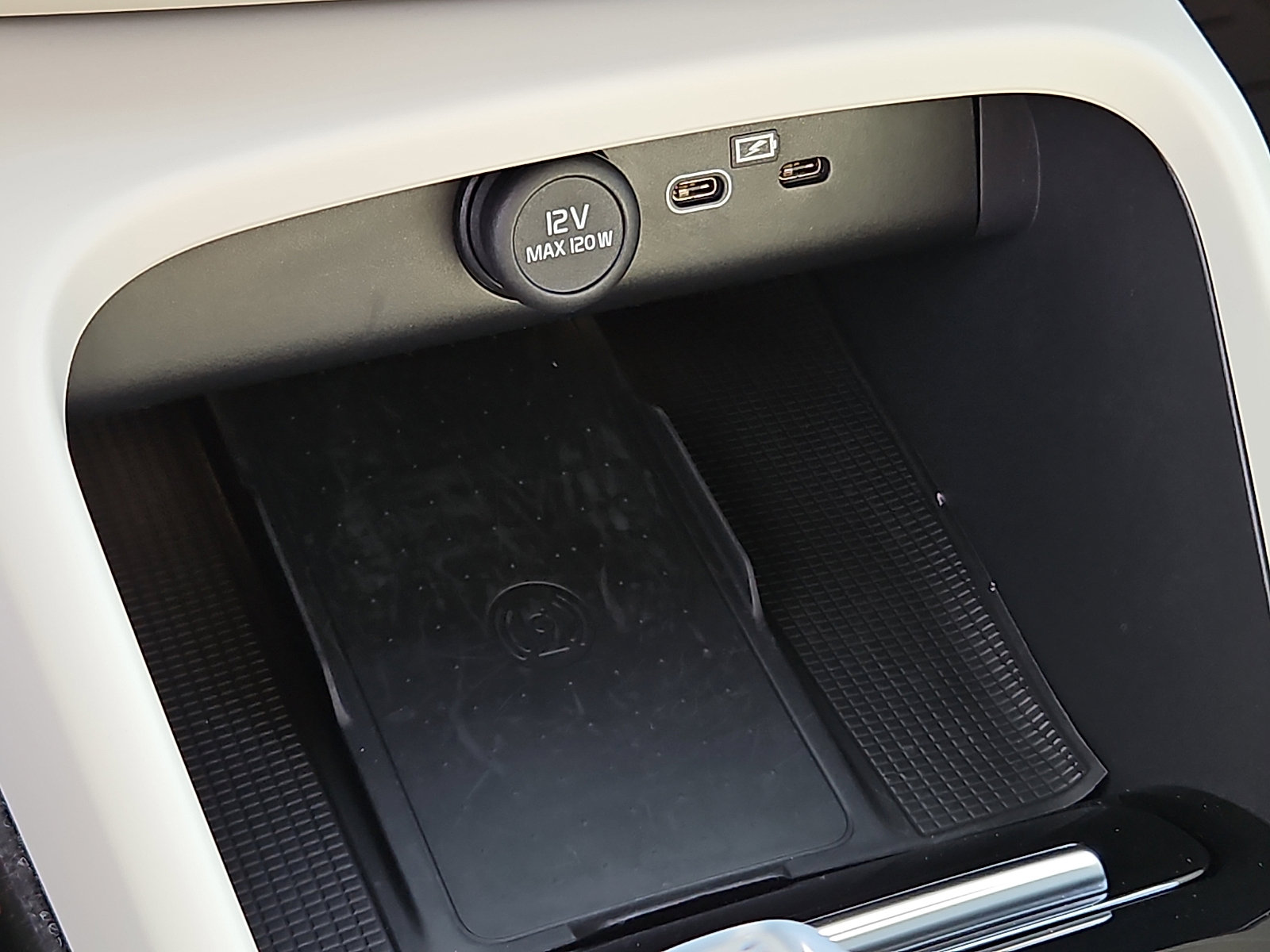 Certified 2023 Volvo XC40 B5 Plus w/ Climate Package image 25