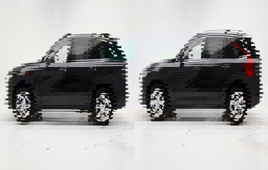 Used 2016 Volvo XC90 T8 Momentum w/ Vision Package AWD/4WD image 5